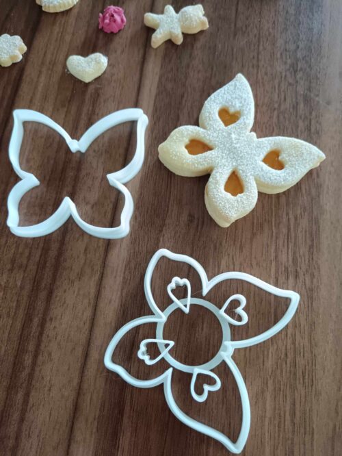 Pillangós linzer kiszúró szett (szivecskés mintával)
