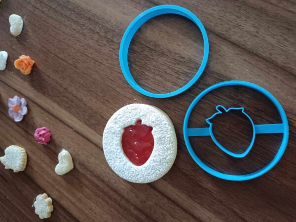 Linzer karika kiszúró szett eper mintával