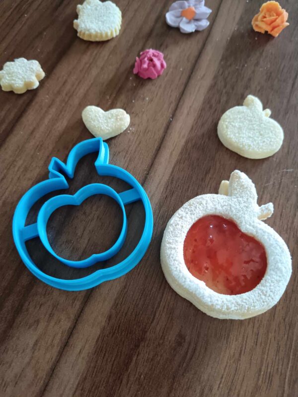 Alma formájú linzer kiszúró szett