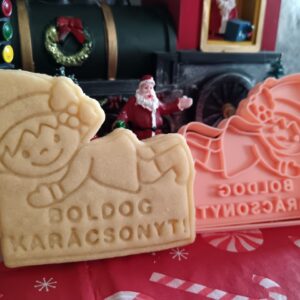 Boldog karácsonyt feliratos kiszúró és mintázó manóval